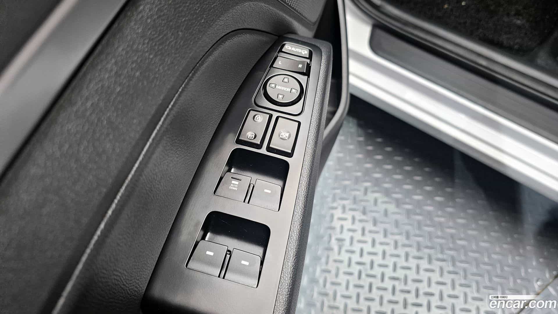 AVANTE Hyundai 2017.8-OPTION-021