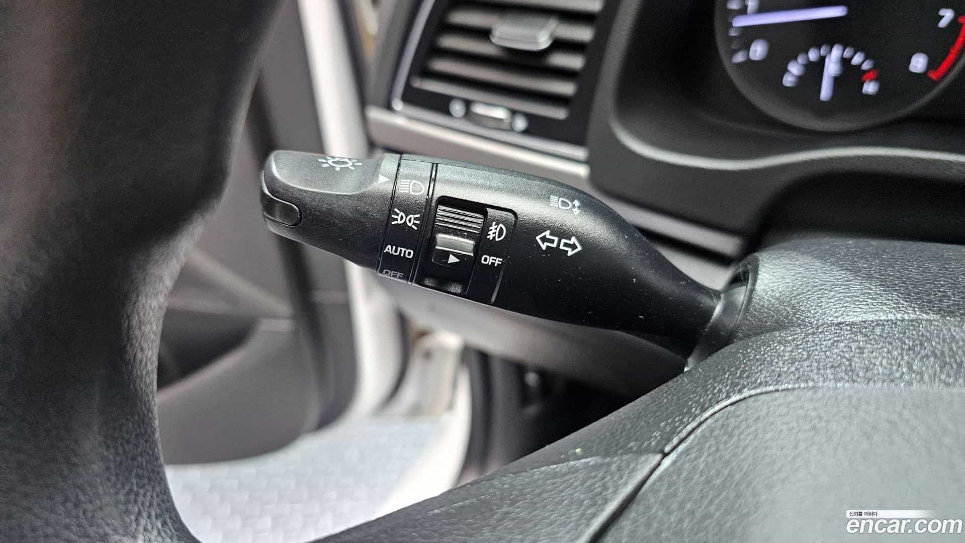 AVANTE Hyundai 2017.8-OPTION-022