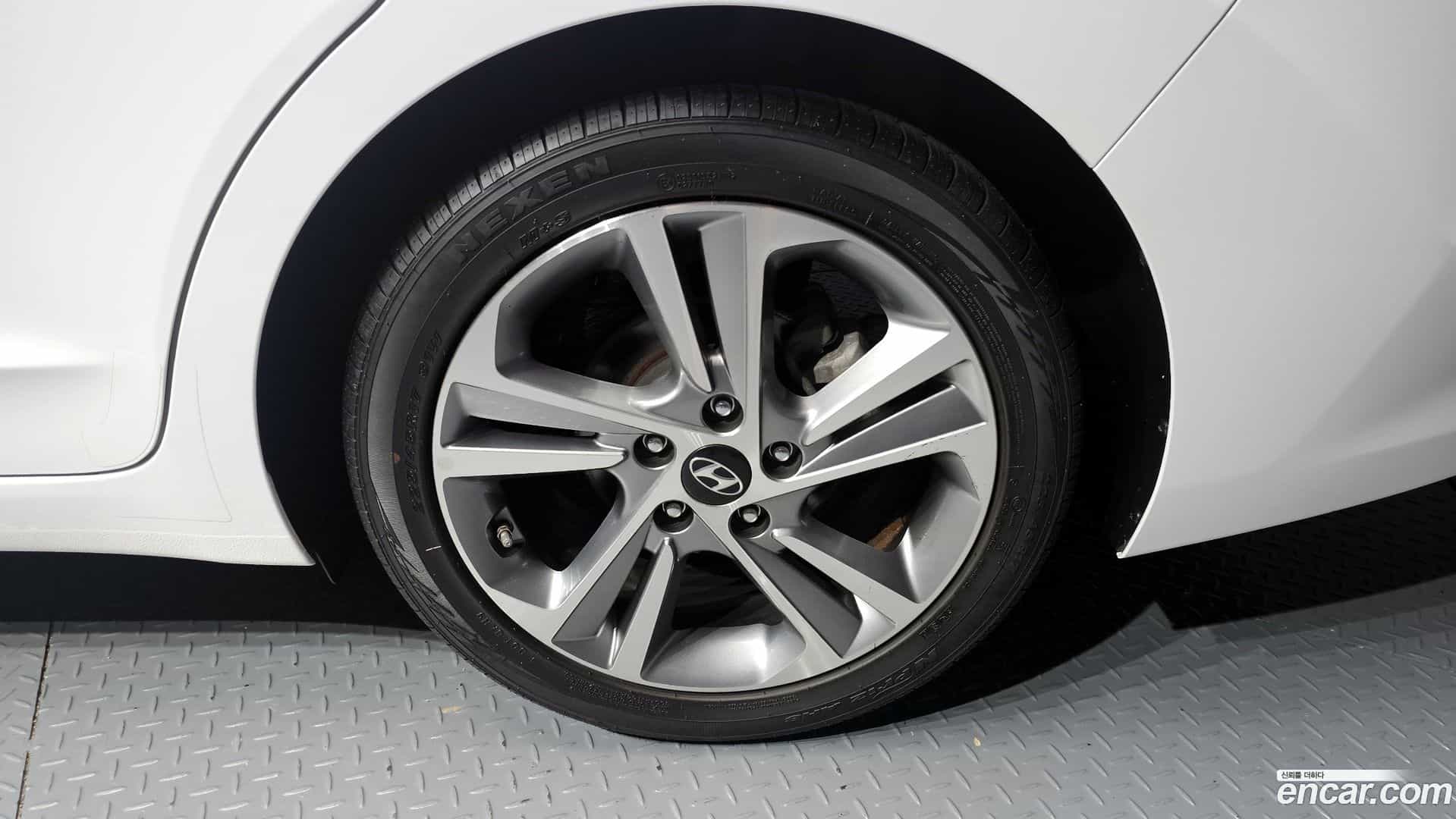 AVANTE Hyundai 2017.8-OUTER-031