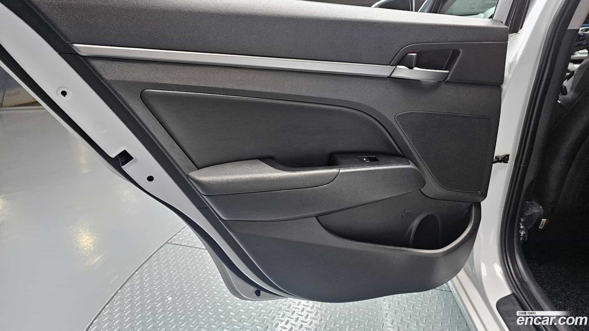 AVANTE Hyundai 2017.8-INNER-035