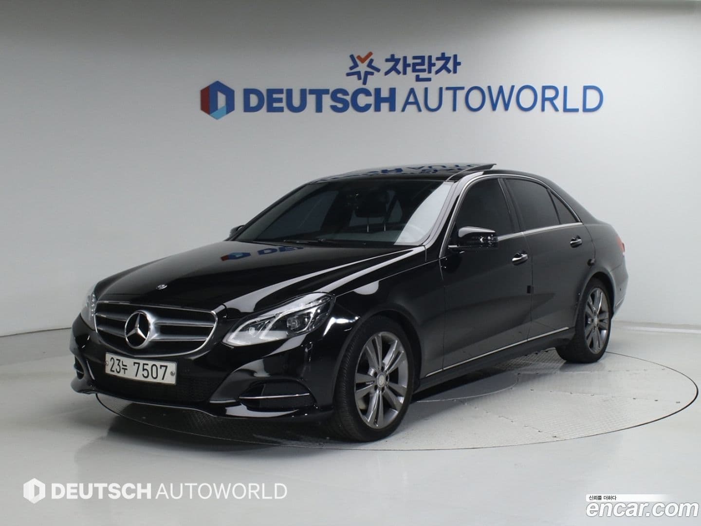 Main__Slider__Photo:E-Class Mercedes-Benz 2014.1-0