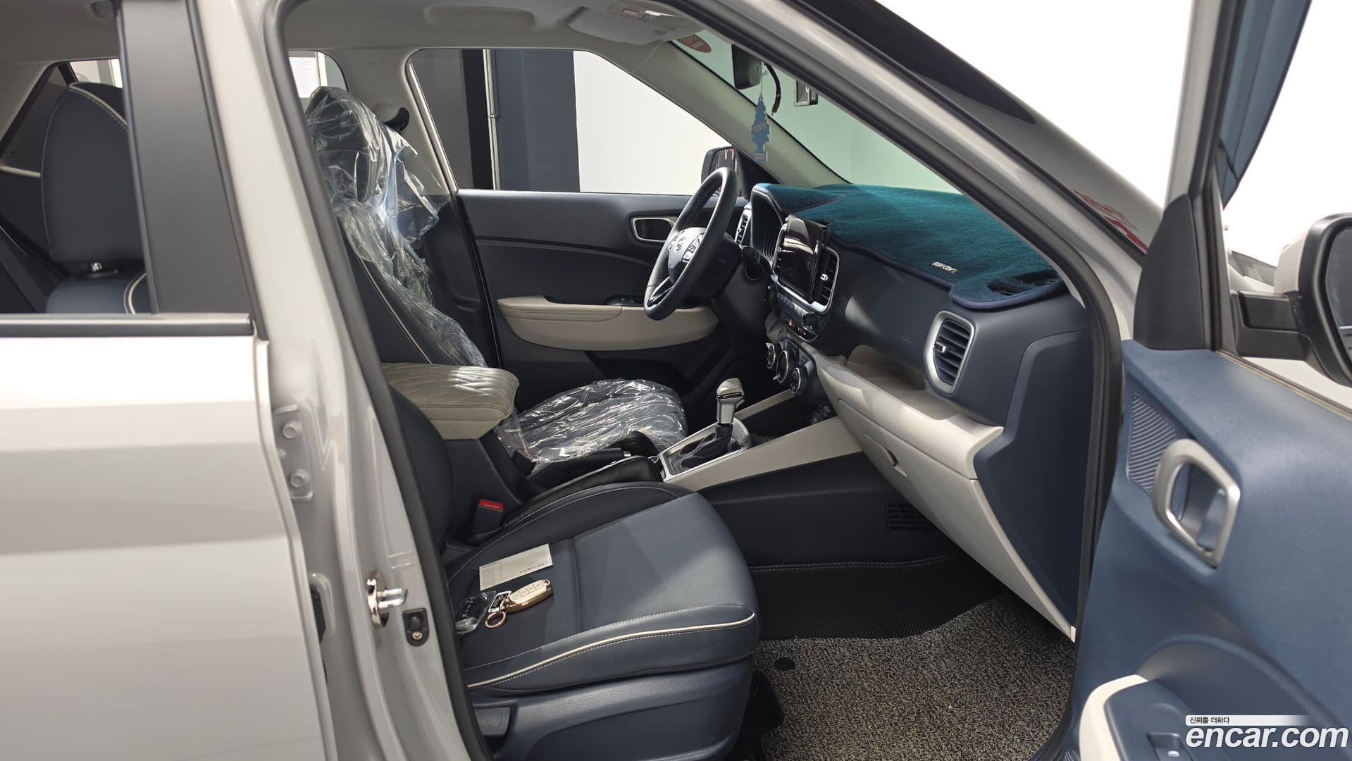 Main__Slider__Photo:Venue Hyundai 2023.0-25