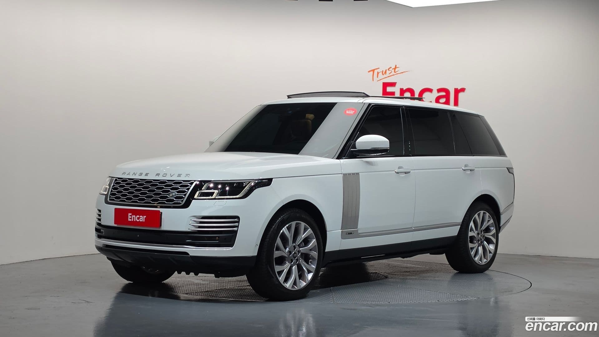 Main__Slider__Photo:Range Rover Land Rover 2019.3-0