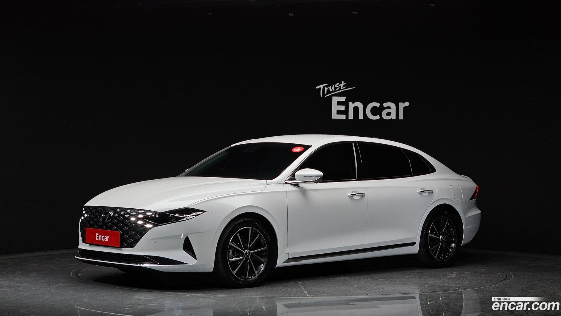 Main__Slider__Photo:Grandeur Hyundai 2021.11-0