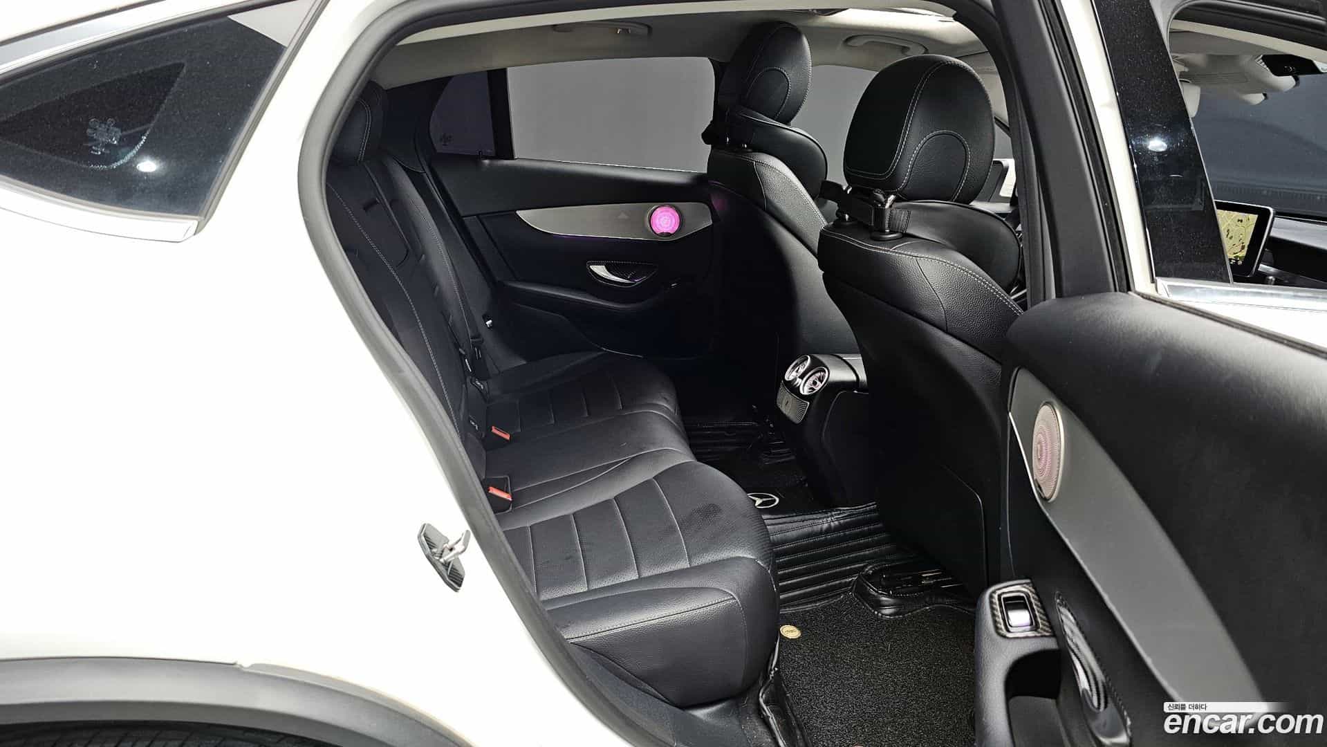 GLC-Class Mercedes-Benz 2017.5-OPTION-015