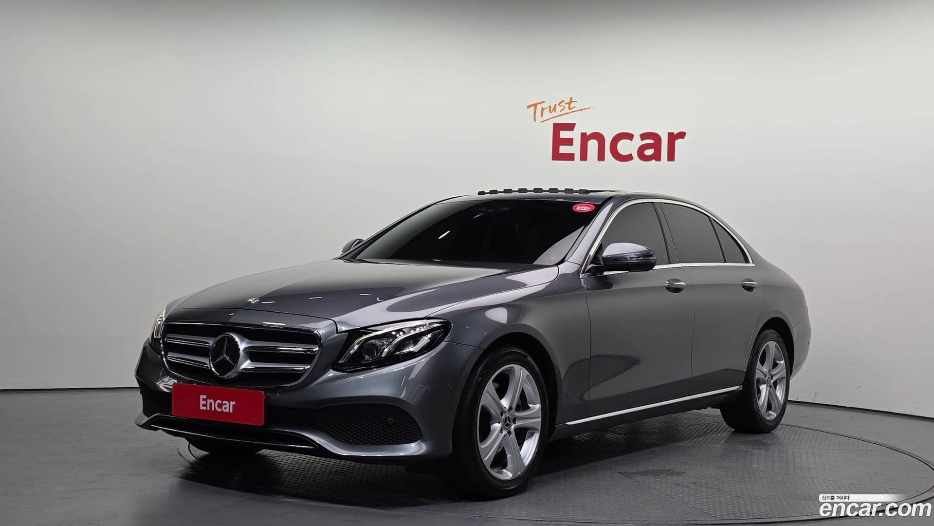 Main__Slider__Photo:E-Class Mercedes-Benz 2018.0-0