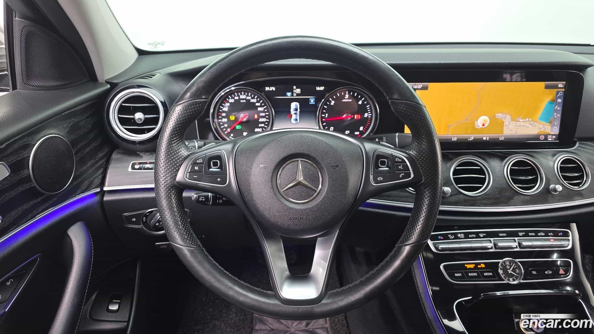 E-Class Mercedes-Benz 2018.0-OPTION-021