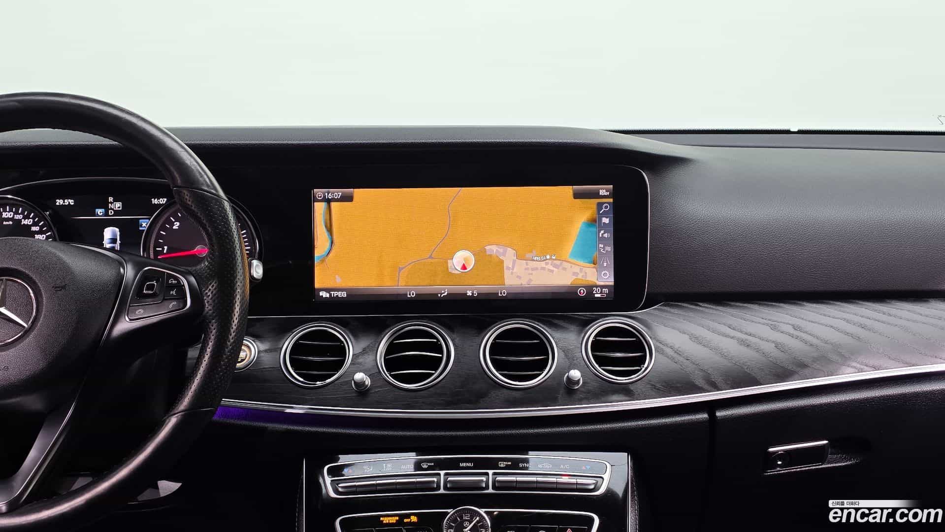 E-Class Mercedes-Benz 2018.0-OPTION-023