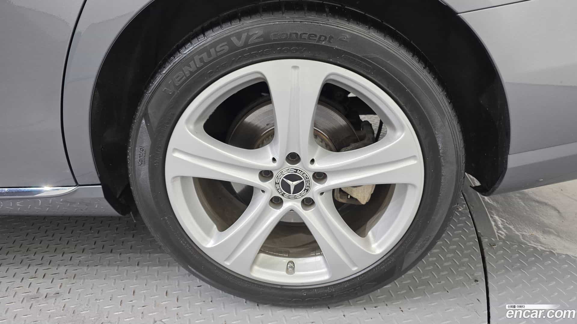 E-Class Mercedes-Benz 2018.0-OUTER-031