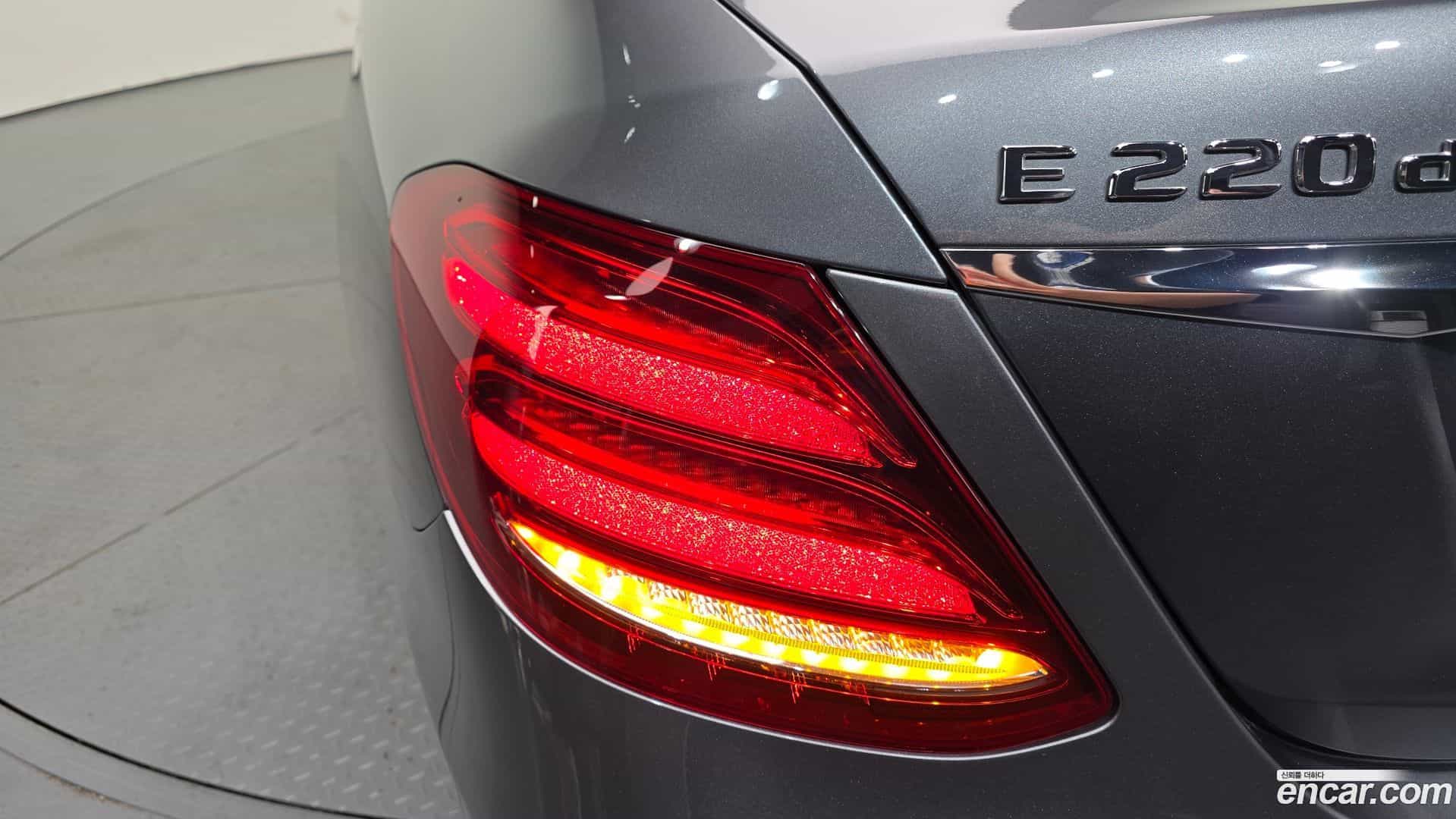 E-Class Mercedes-Benz 2018.0-OUTER-033