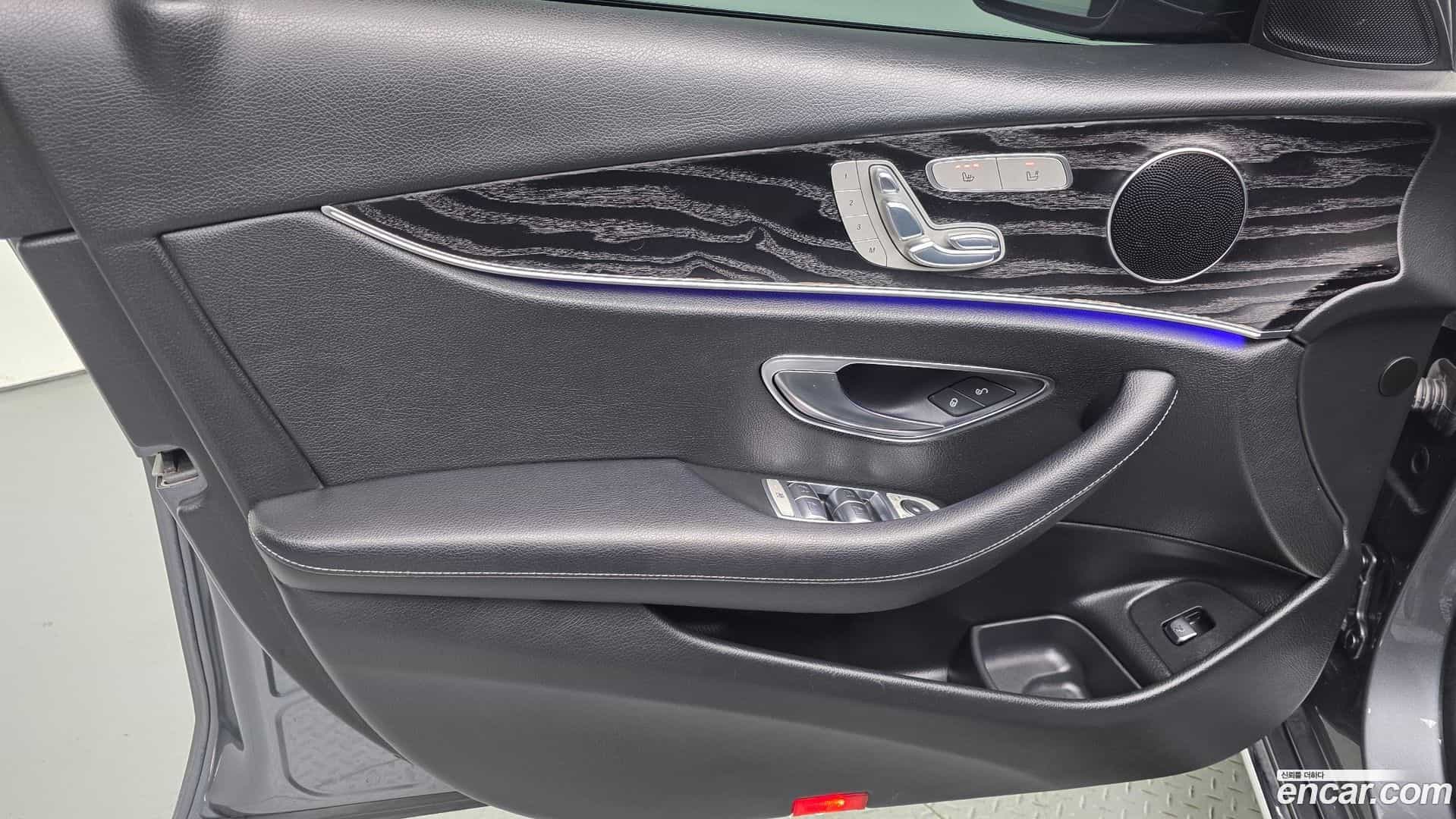 E-Class Mercedes-Benz 2018.0-INNER-034