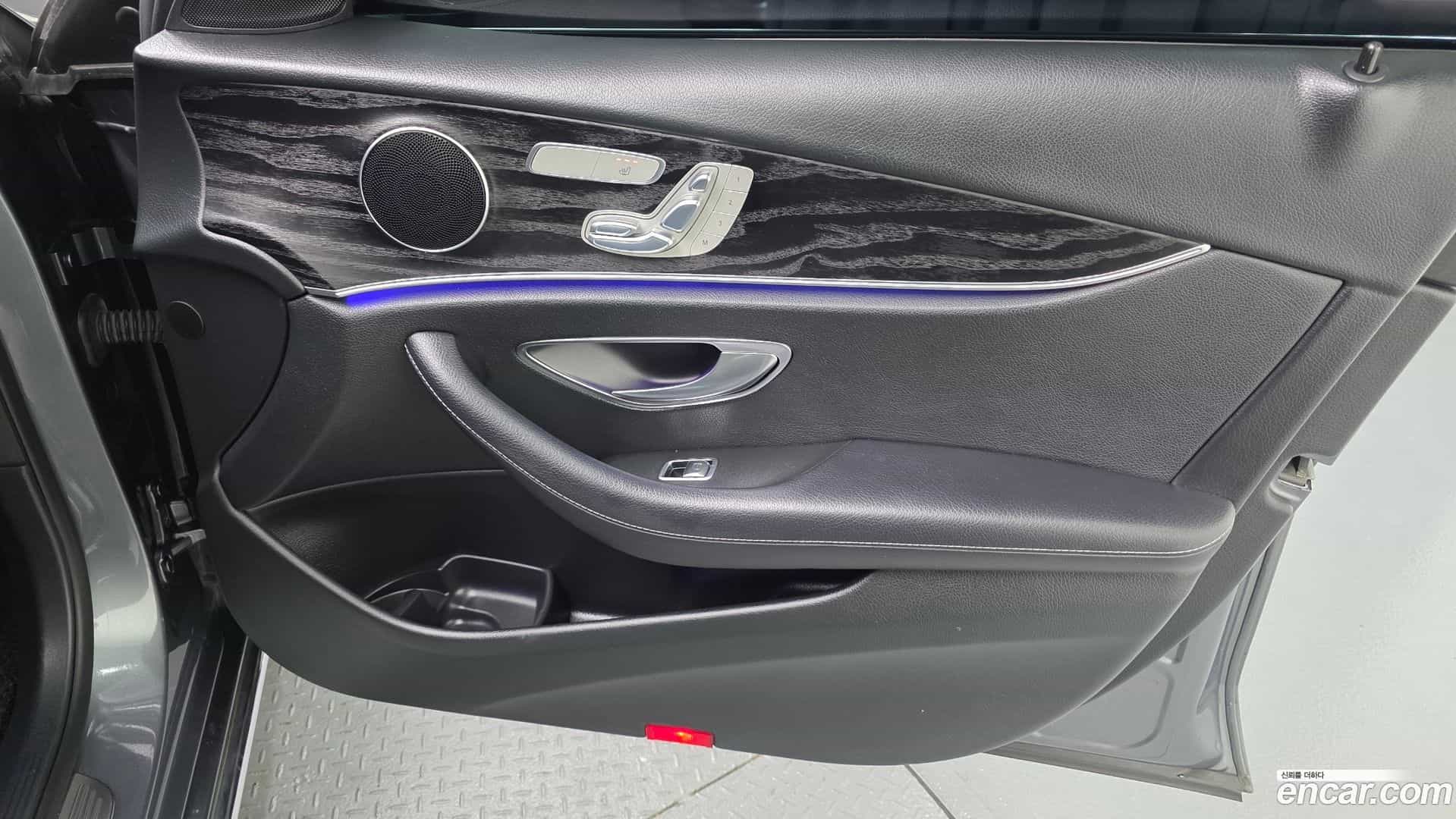 E-Class Mercedes-Benz 2018.0-INNER-035