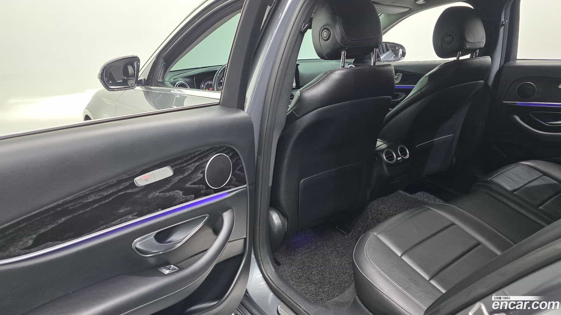 E-Class Mercedes-Benz 2018.0-OPTION-041