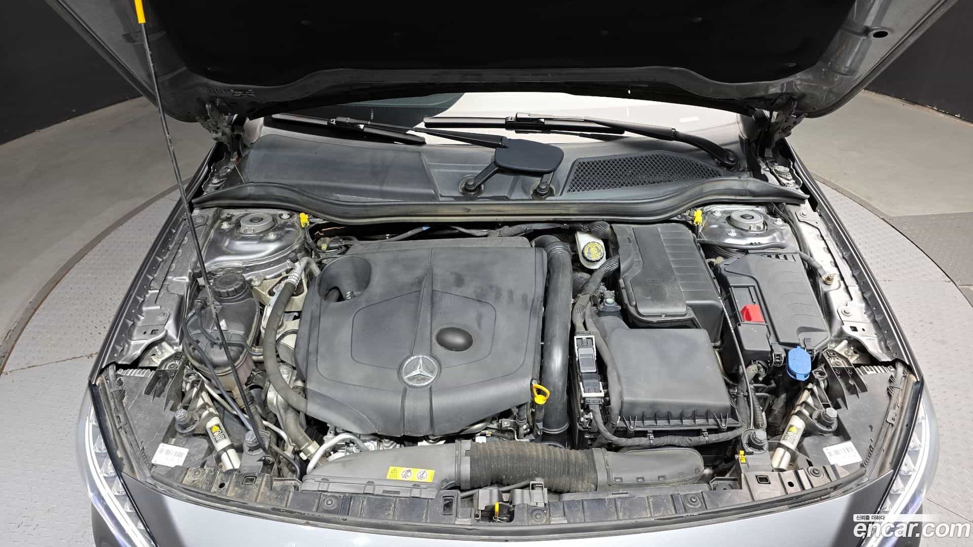 GLA-Class Mercedes-Benz 2017.4-OUTER-006