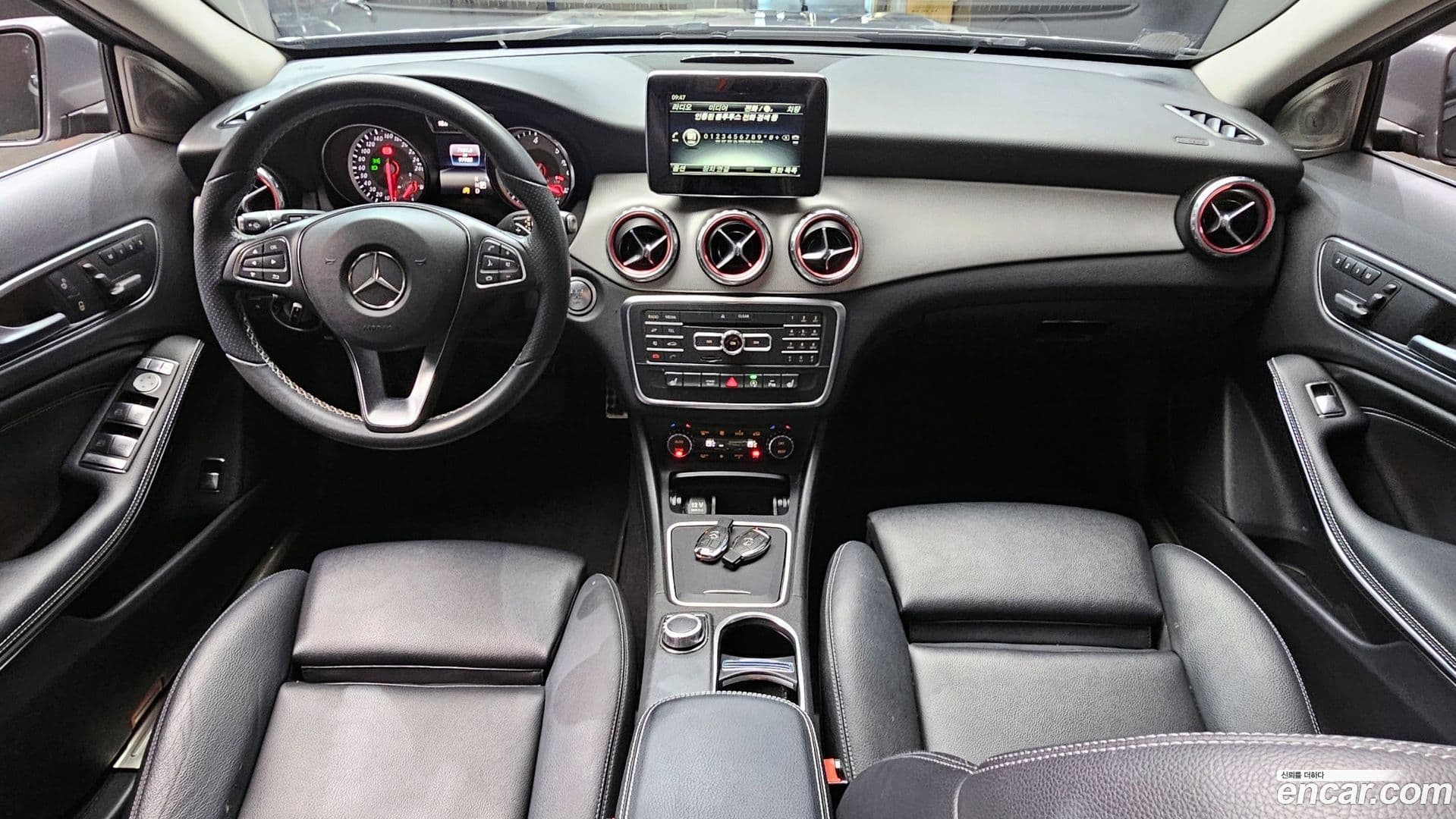 Main__Slider__Photo:GLA-Class Mercedes-Benz 2017.4-6