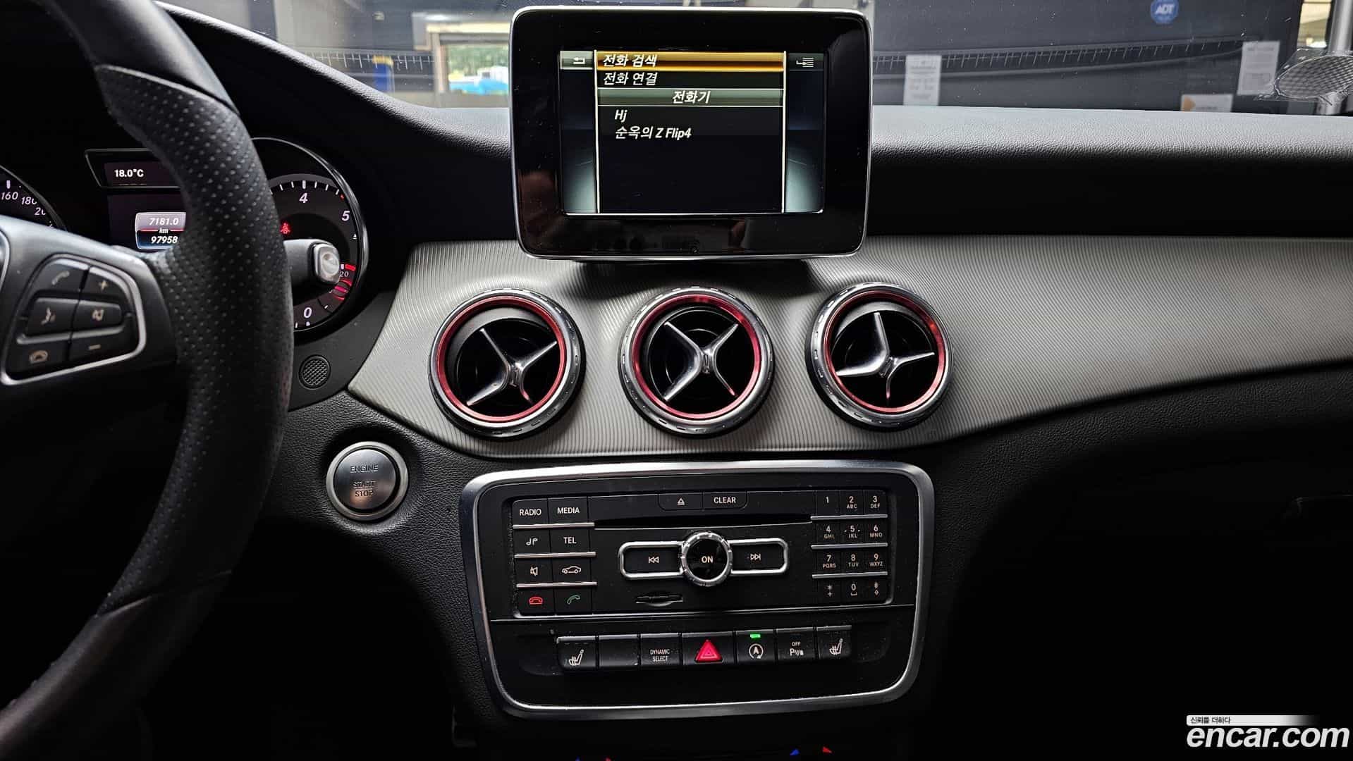 GLA-Class Mercedes-Benz 2017.4-OPTION-018