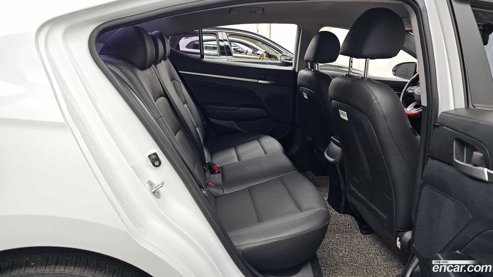 AVANTE Hyundai 2019.9-OPTION-016