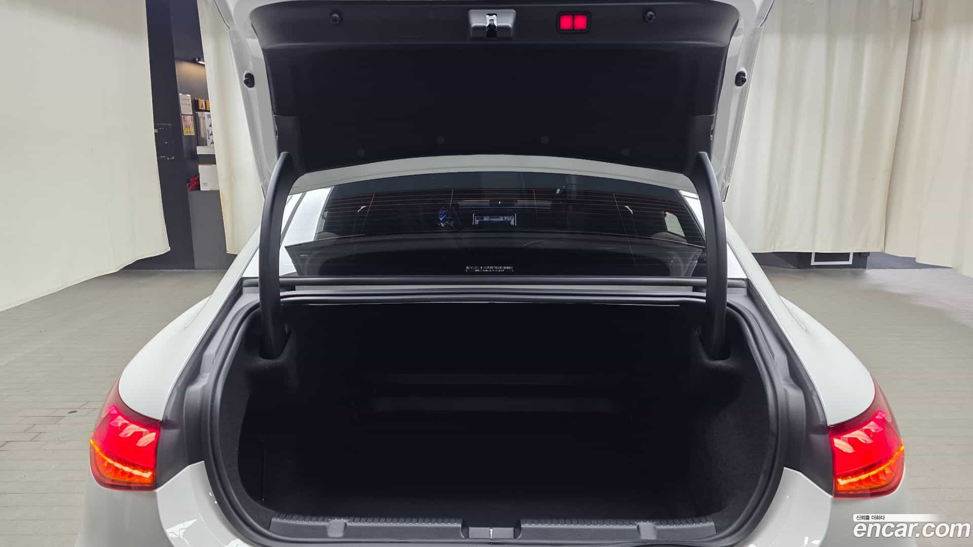 EQE Mercedes-Benz 2023.11-OPTION-024