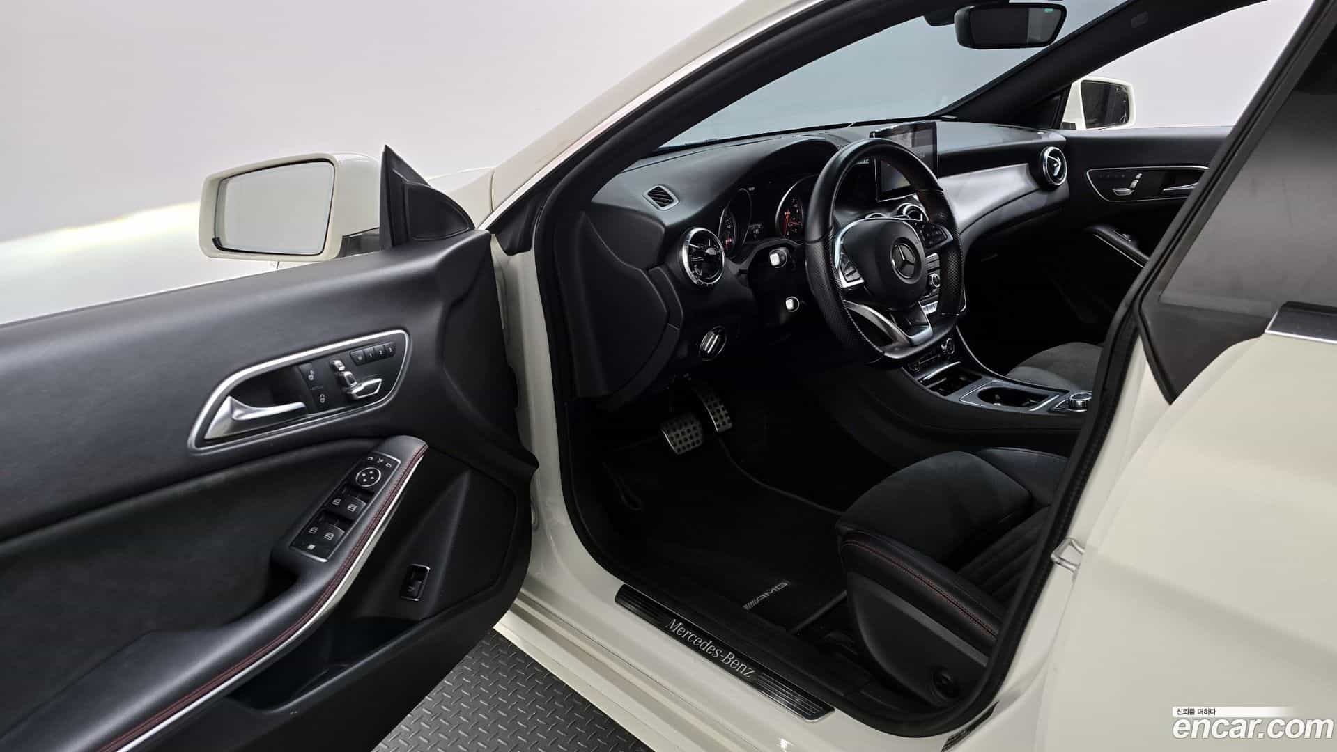 CLA-Class Mercedes-Benz 2017.9-INNER-010