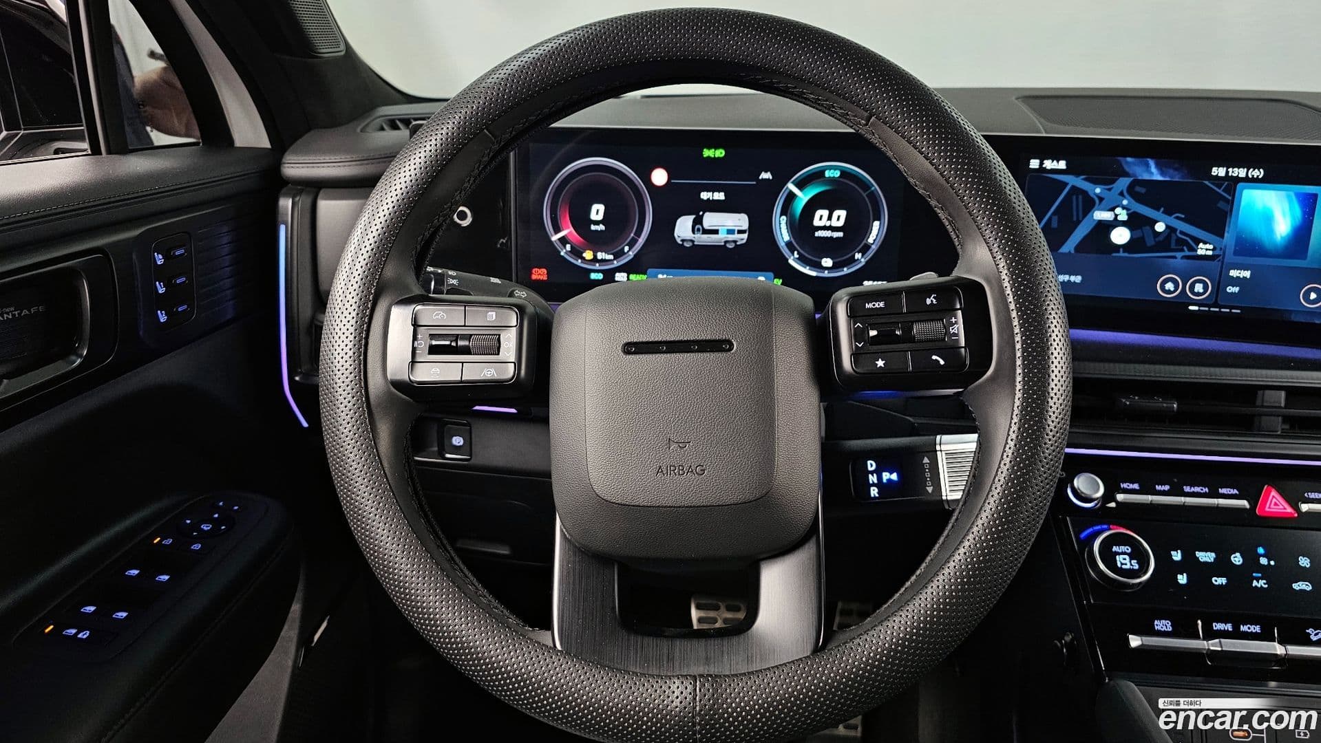 Main__Slider__Photo:Santafe Hyundai 2024.11-12