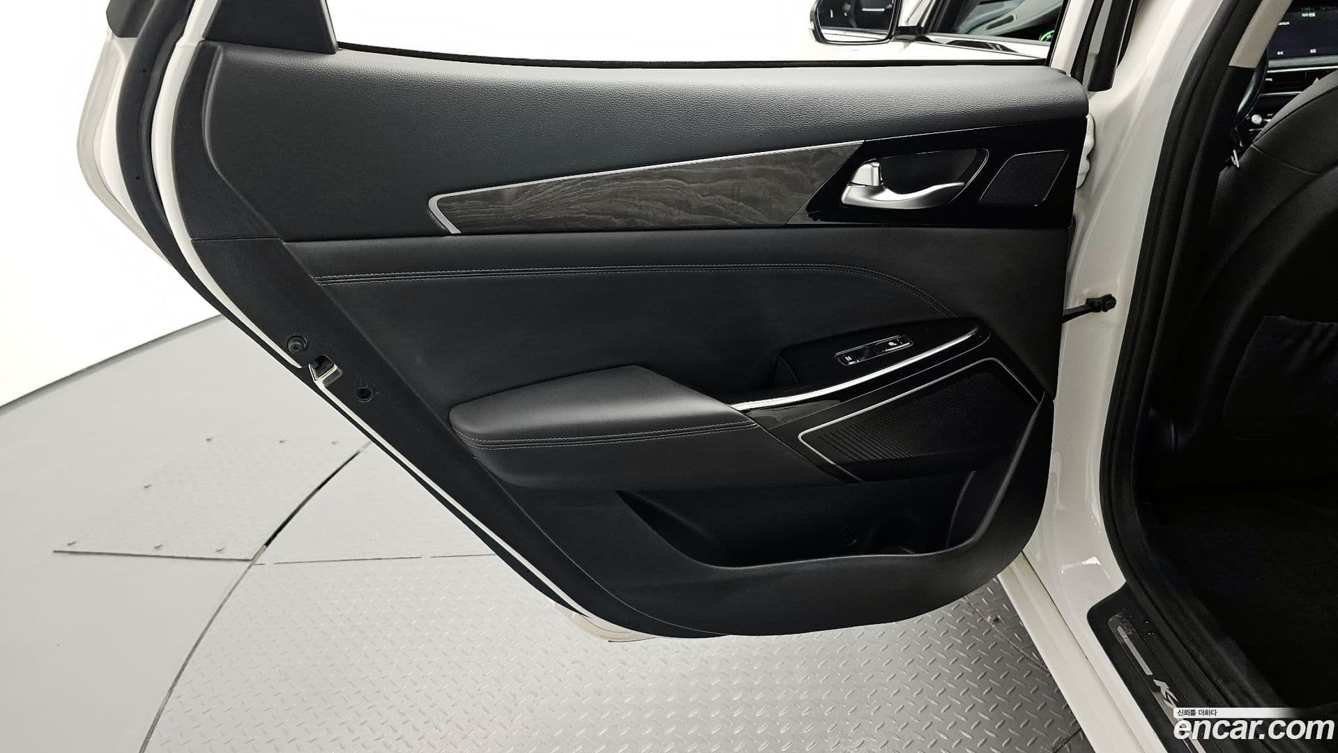 Main__Slider__Photo:K7 Kia 2021.2-24