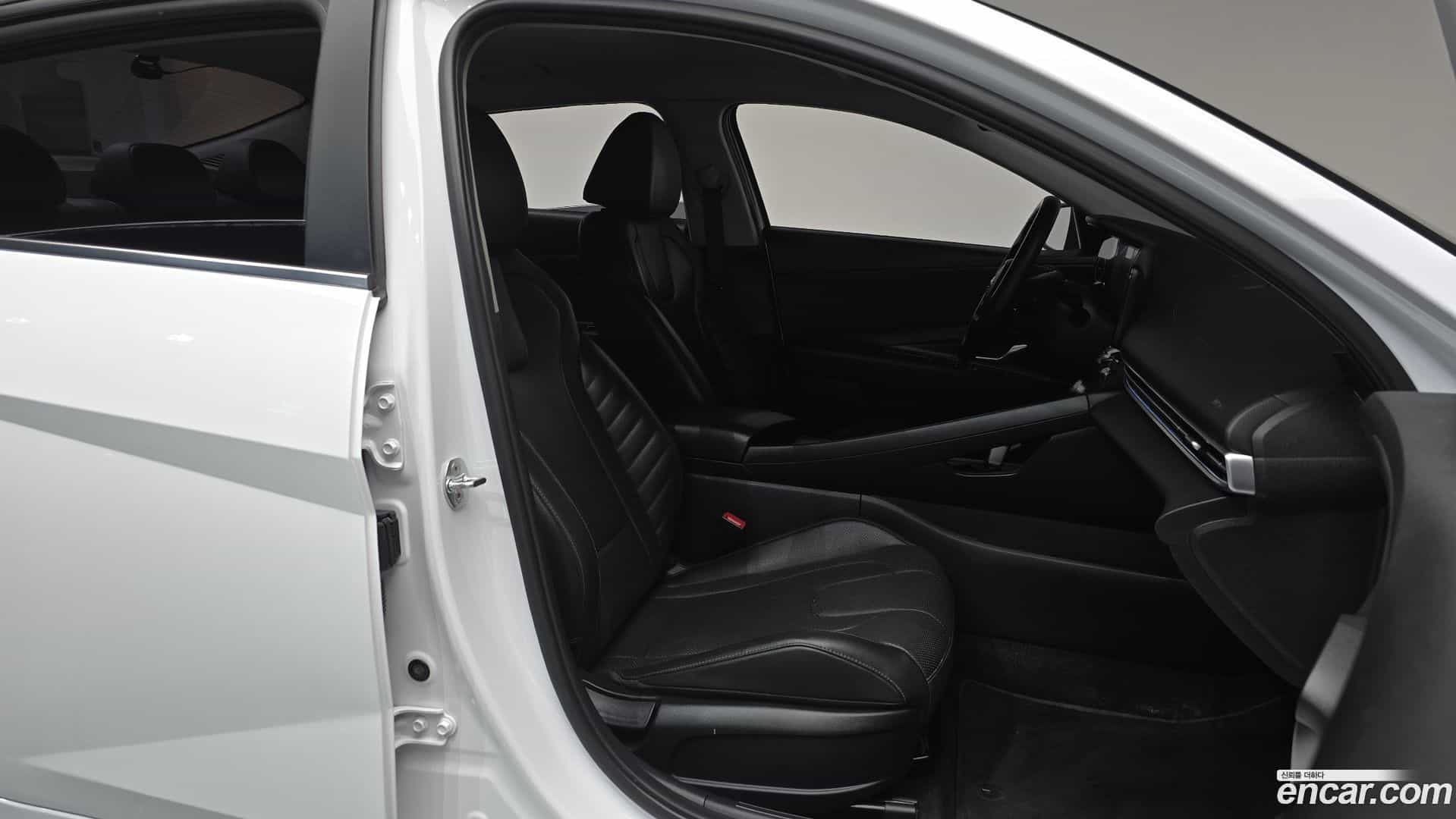 AVANTE Hyundai 2021.10-OPTION-015