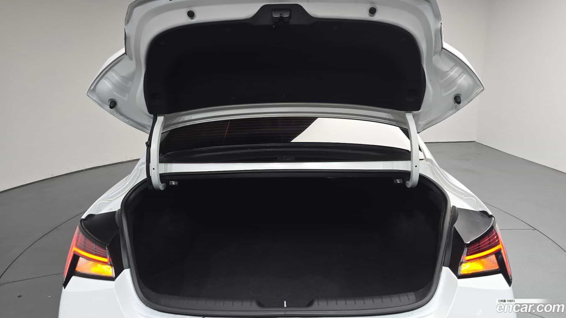 AVANTE Hyundai 2021.10-OPTION-024