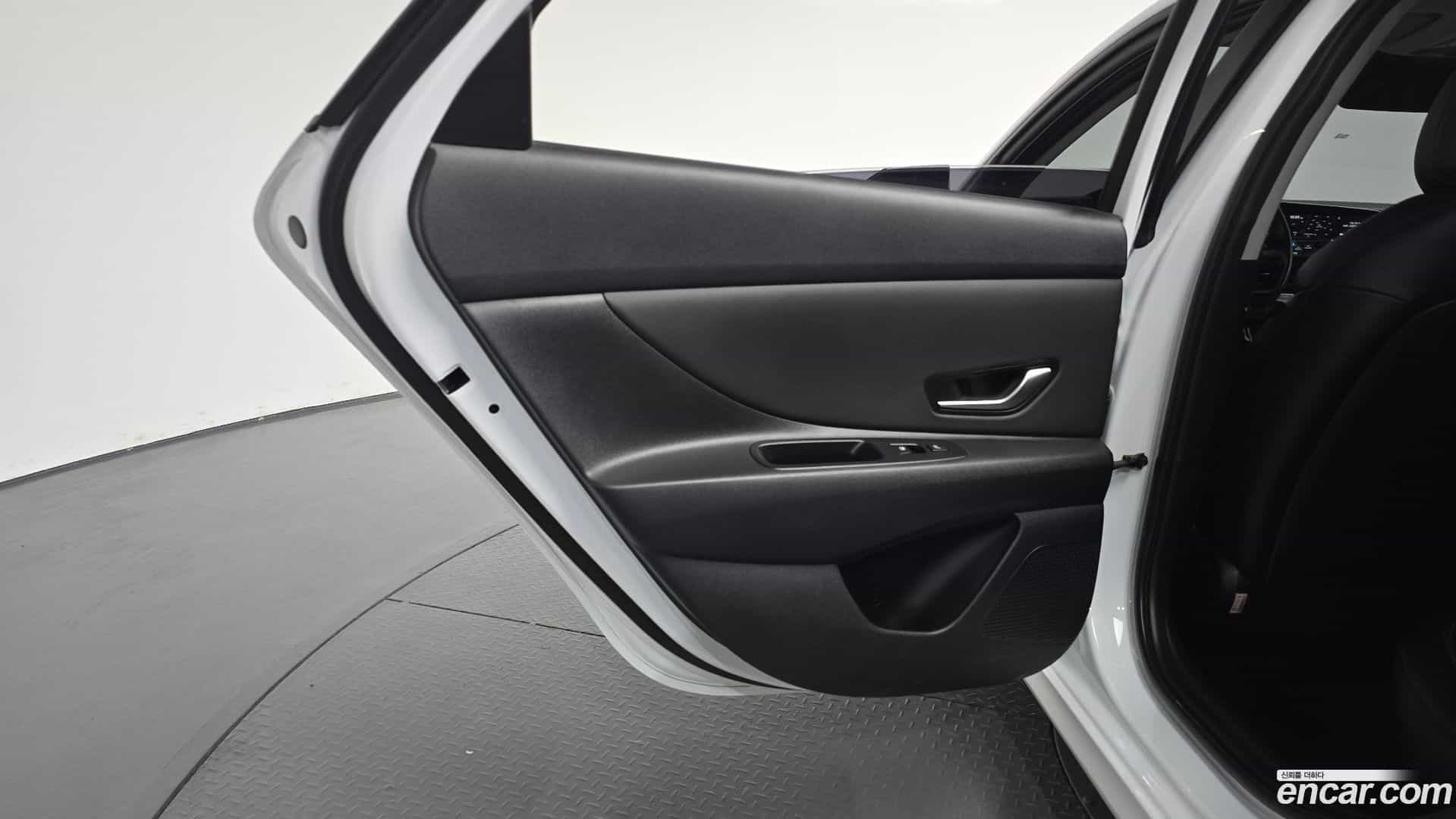 AVANTE Hyundai 2021.10-INNER-035