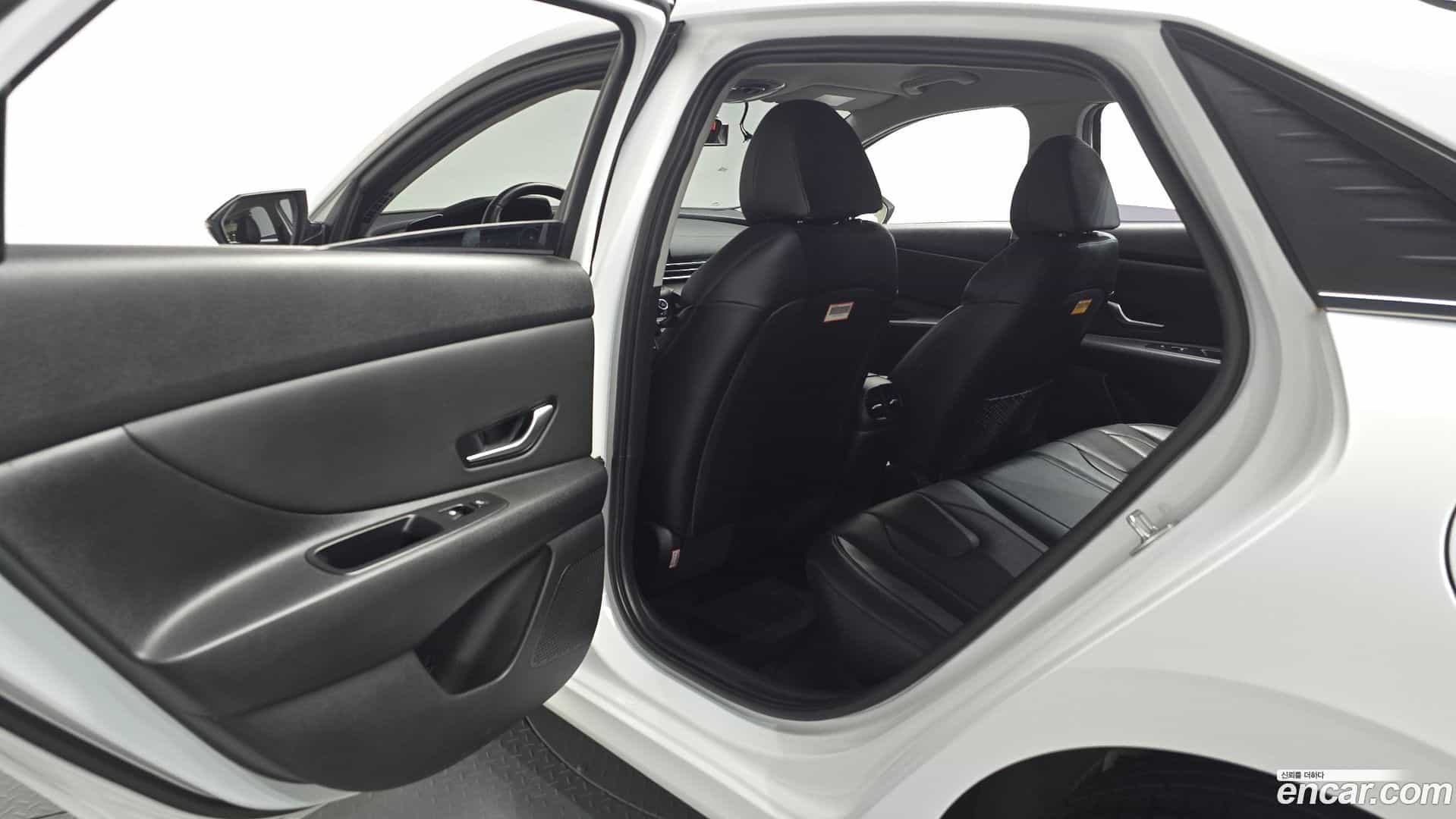AVANTE Hyundai 2021.10-INNER-036