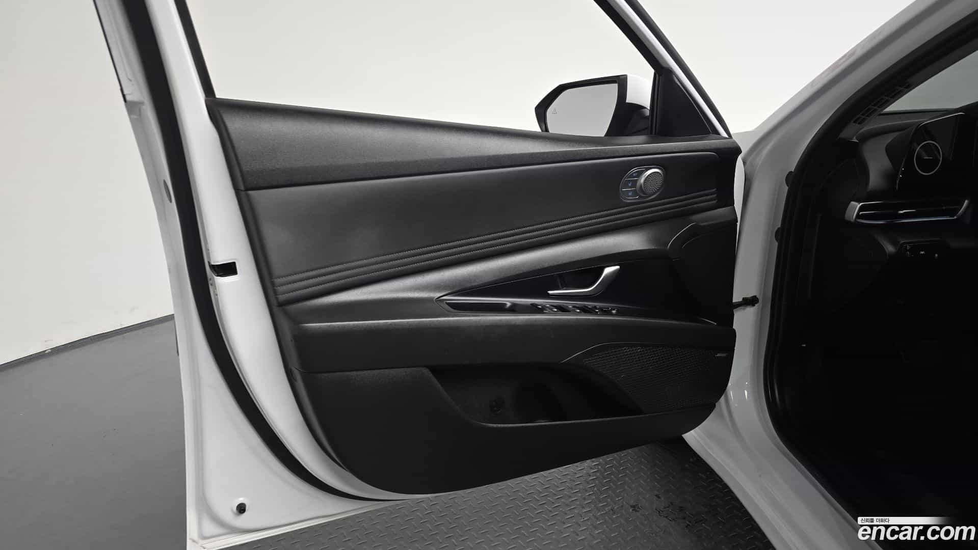 AVANTE Hyundai 2021.10-OPTION-042