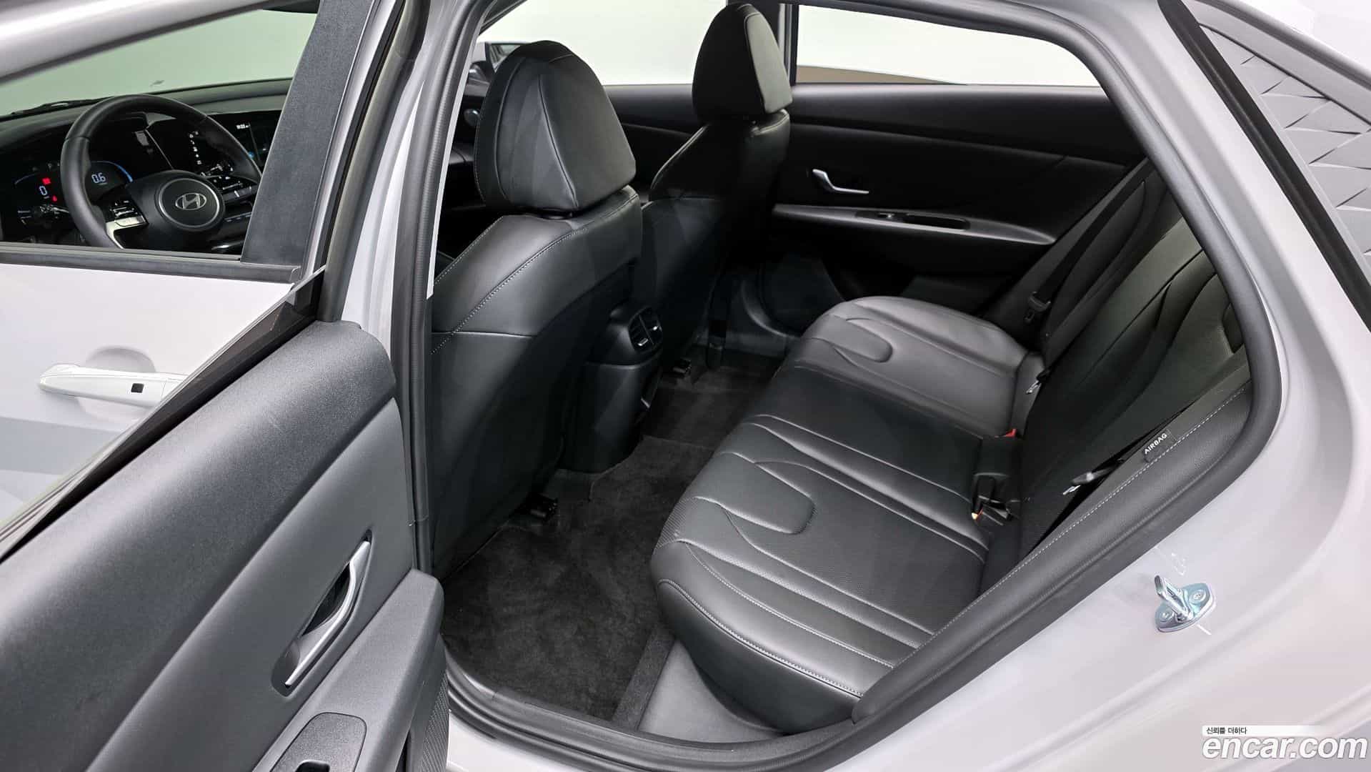 AVANTE Hyundai 2025.8-OPTION-016