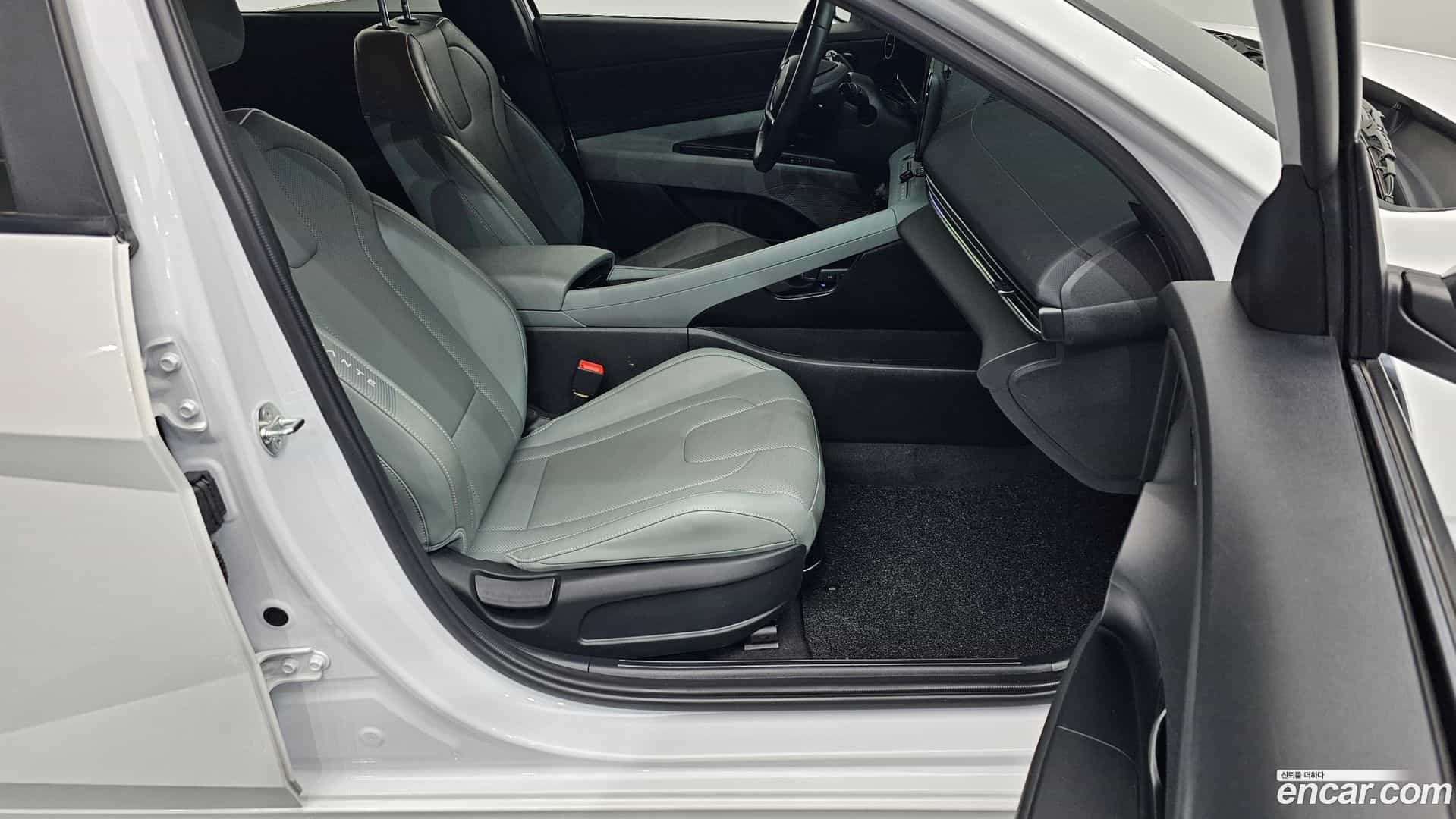 AVANTE Hyundai 2023.8-OPTION-016