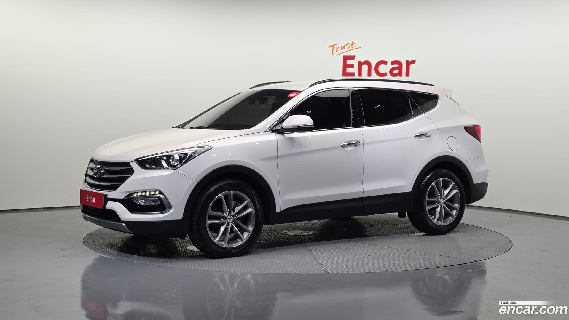 Main__Slider__Photo:Santafe Hyundai 2016.9-0
