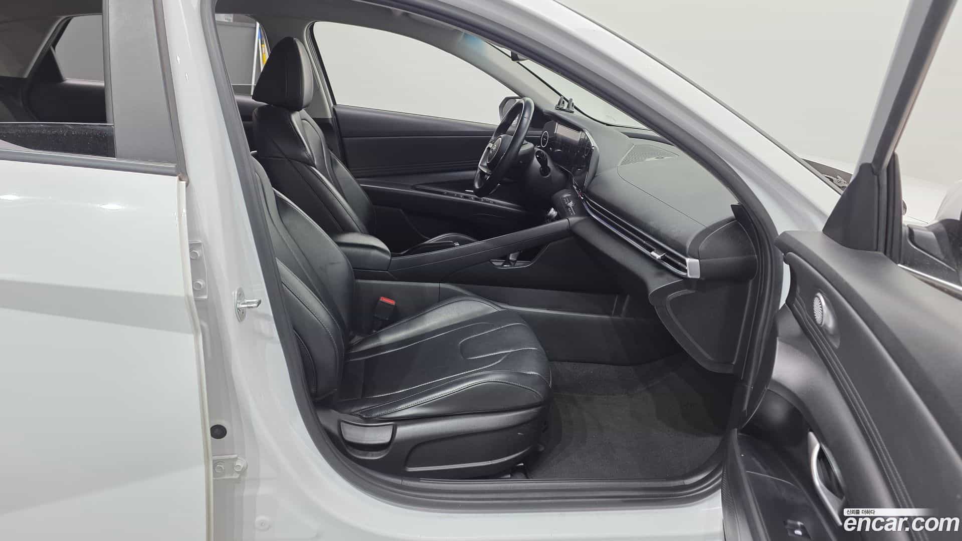 AVANTE Hyundai 2021.6-OPTION-015