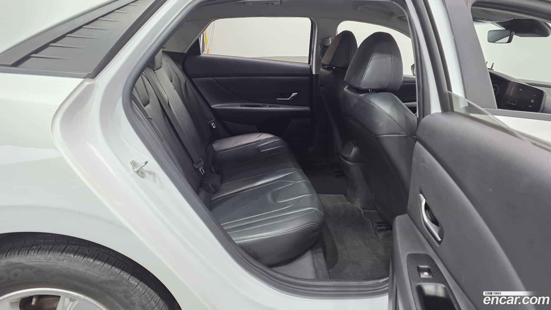 AVANTE Hyundai 2021.6-OPTION-016