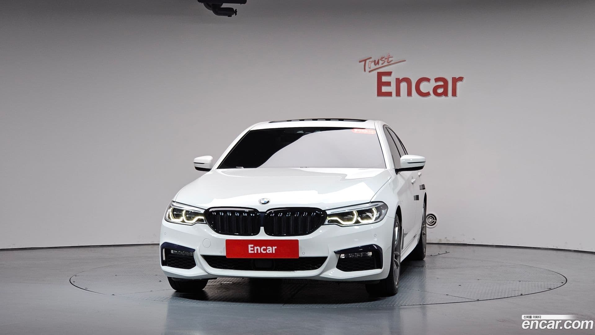 Main__Slider__Photo:5-Series BMW 2018.2-2