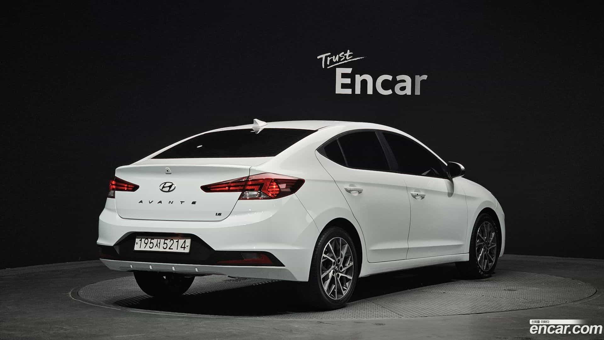 AVANTE Hyundai 2018.9-OUTER-002