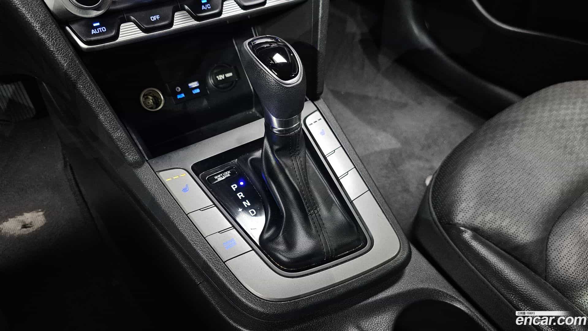 AVANTE Hyundai 2018.9-INNER-009