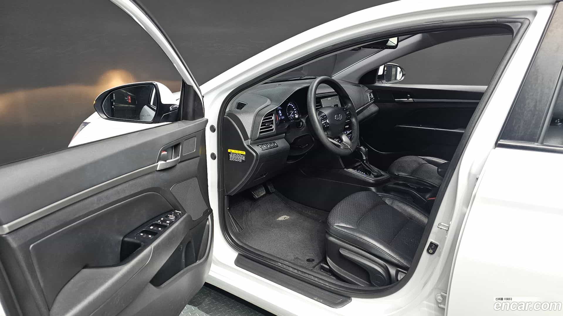 AVANTE Hyundai 2018.9-INNER-010