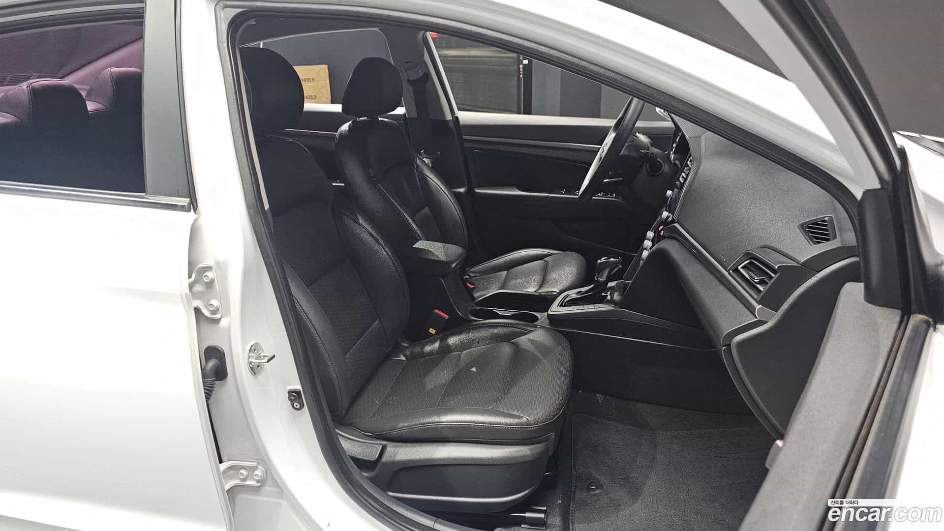 AVANTE Hyundai 2018.9-OPTION-015