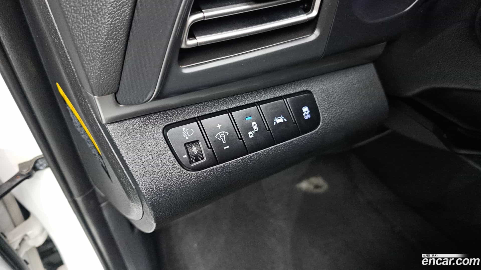 AVANTE Hyundai 2018.9-OPTION-020