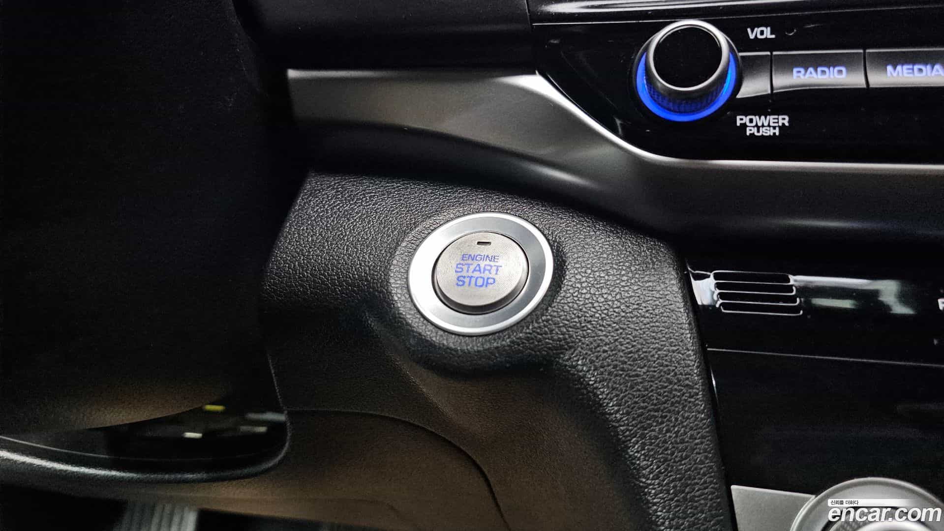 AVANTE Hyundai 2018.9-OPTION-021