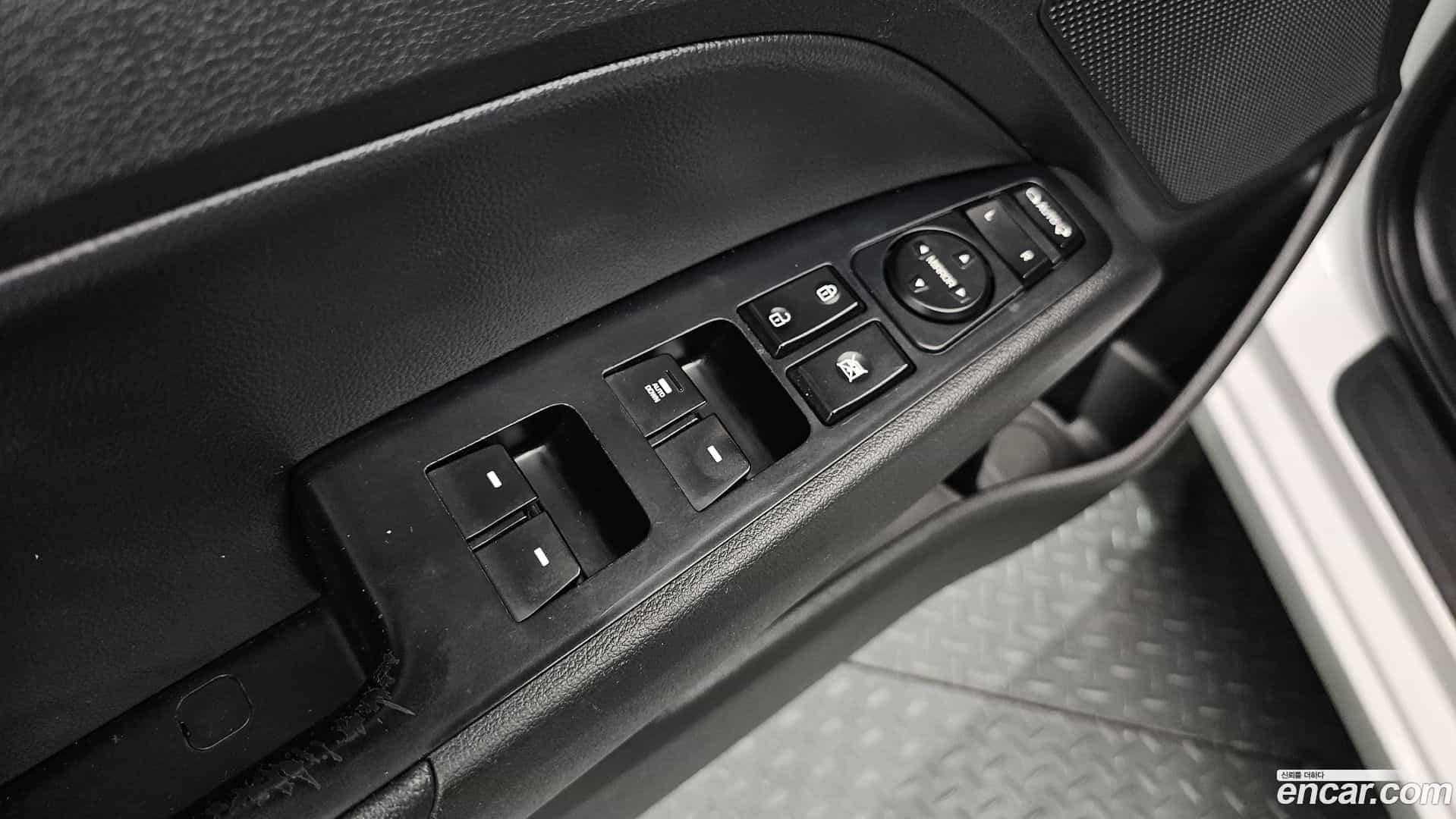 AVANTE Hyundai 2018.9-OPTION-022