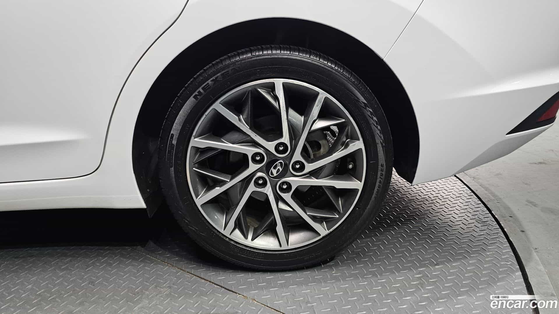 AVANTE Hyundai 2018.9-OUTER-031