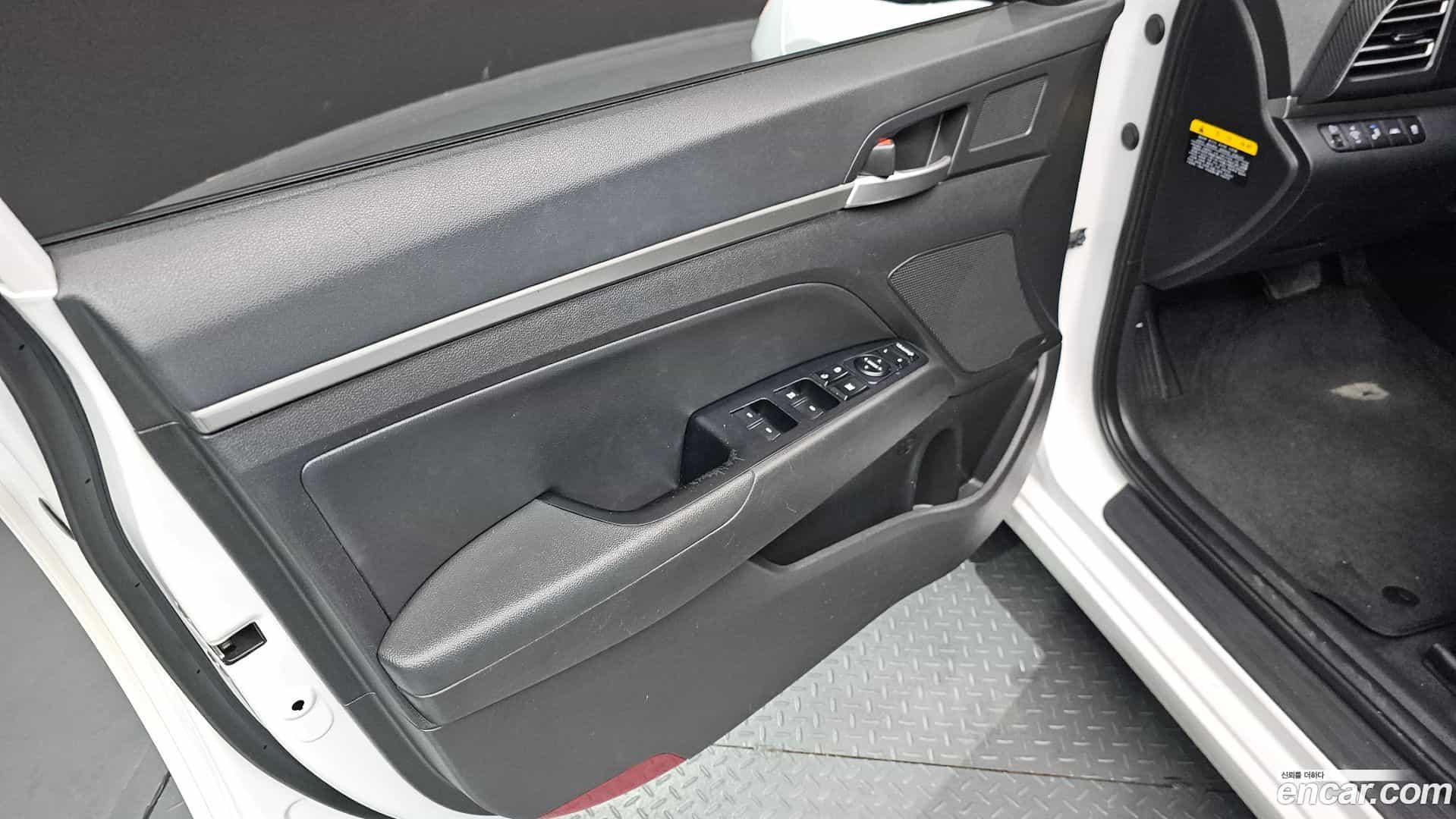 AVANTE Hyundai 2018.9-INNER-034