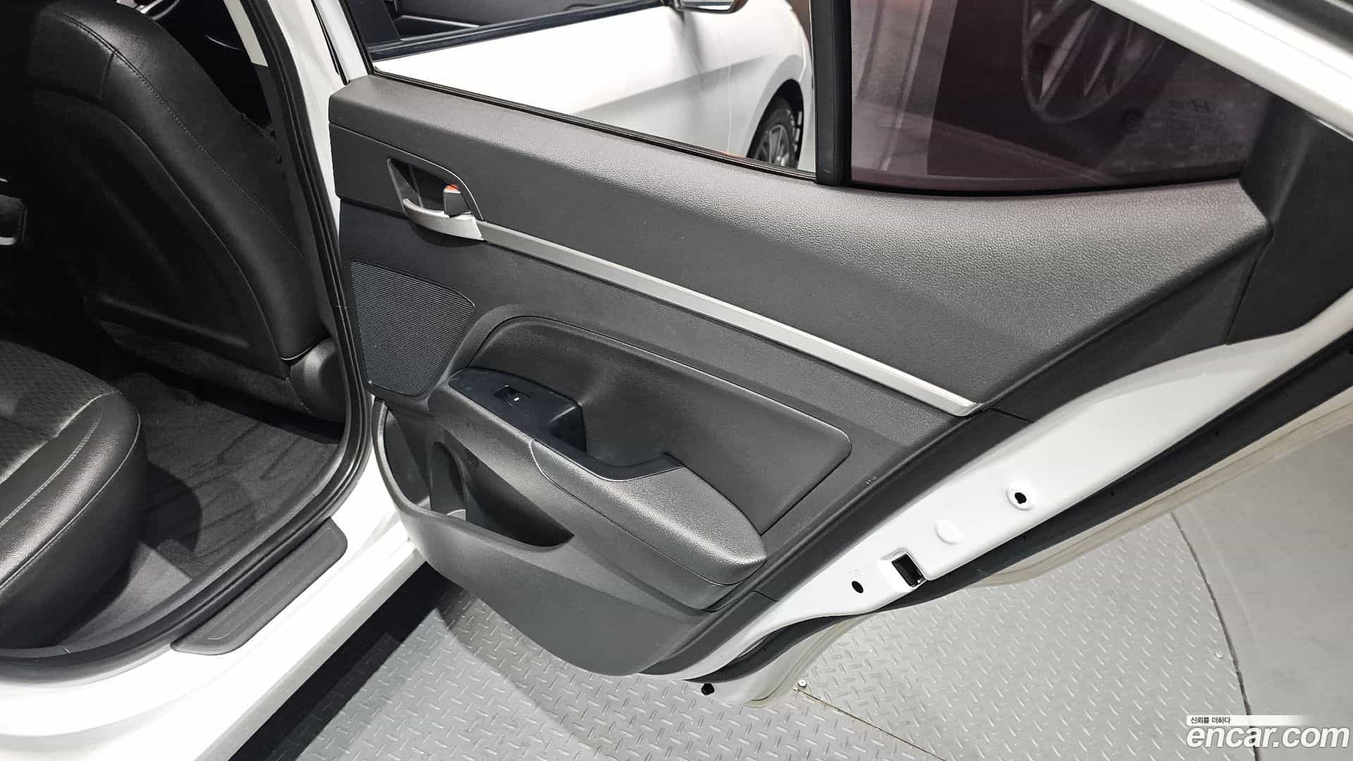 AVANTE Hyundai 2018.9-INNER-035