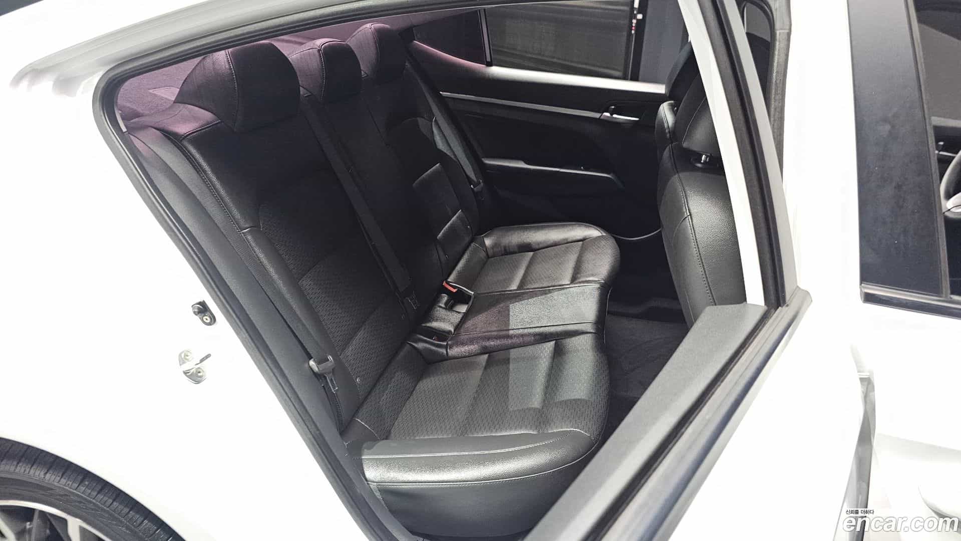 AVANTE Hyundai 2018.9-INNER-036