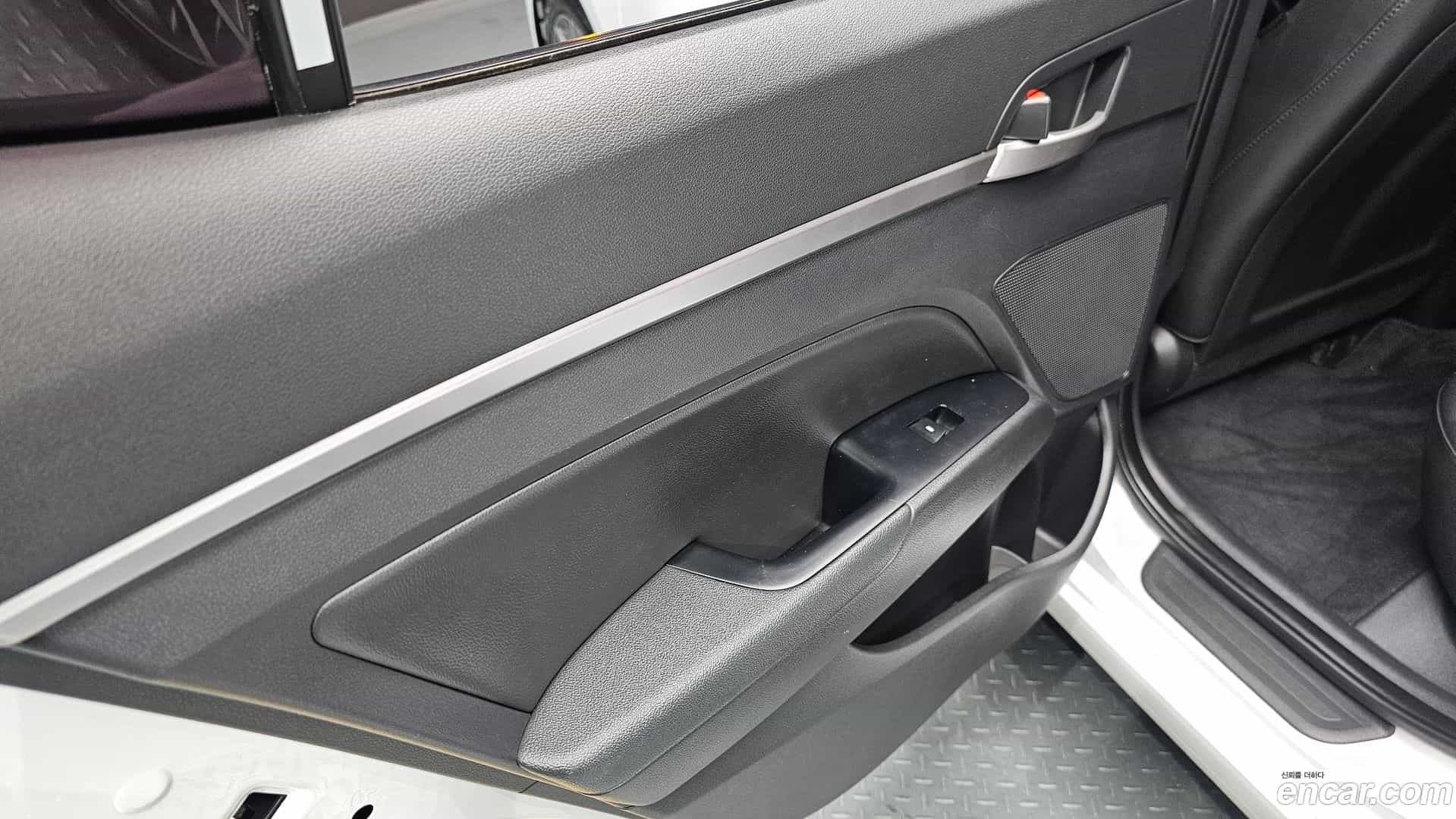 AVANTE Hyundai 2018.9-OPTION-042