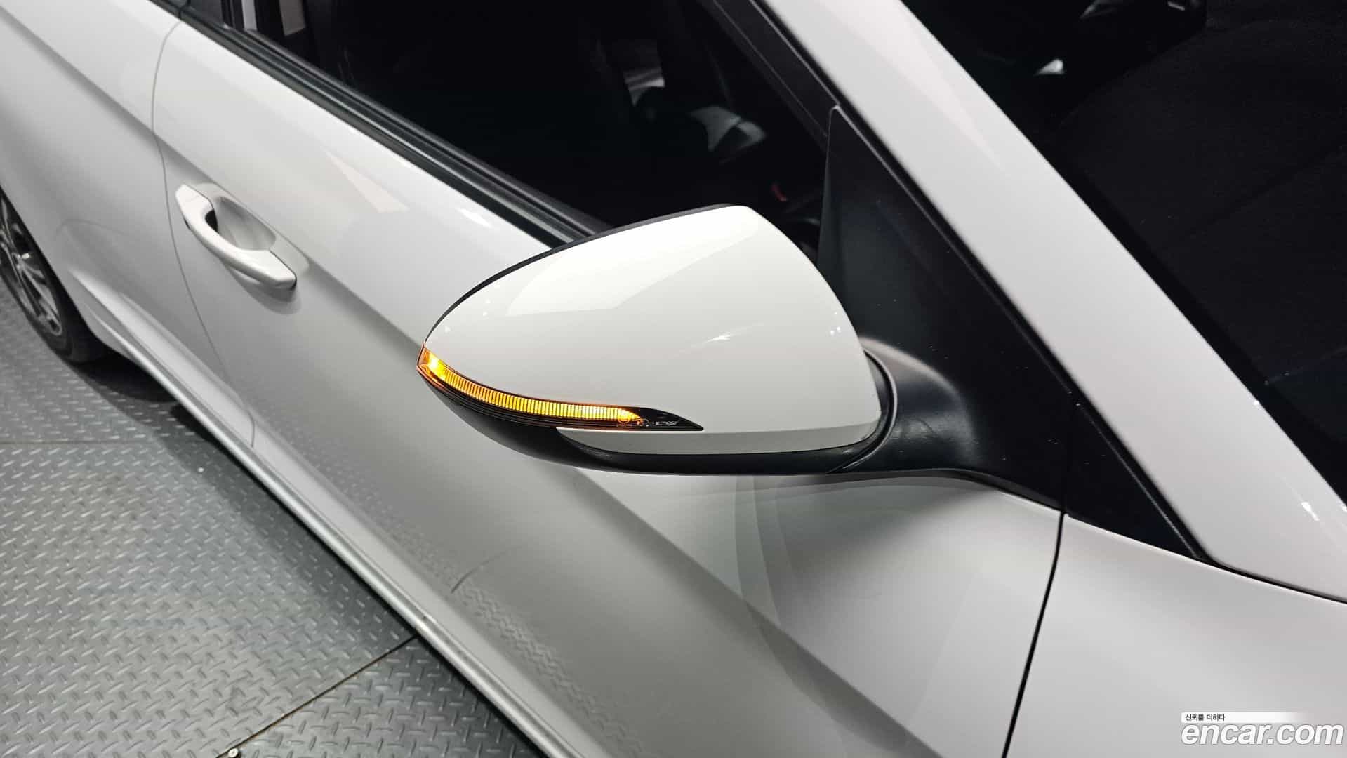 AVANTE Hyundai 2018.9-OPTION-043
