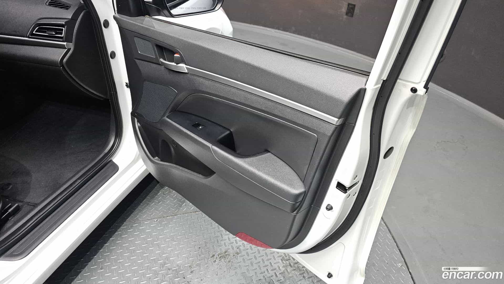 AVANTE Hyundai 2018.9-OPTION-045
